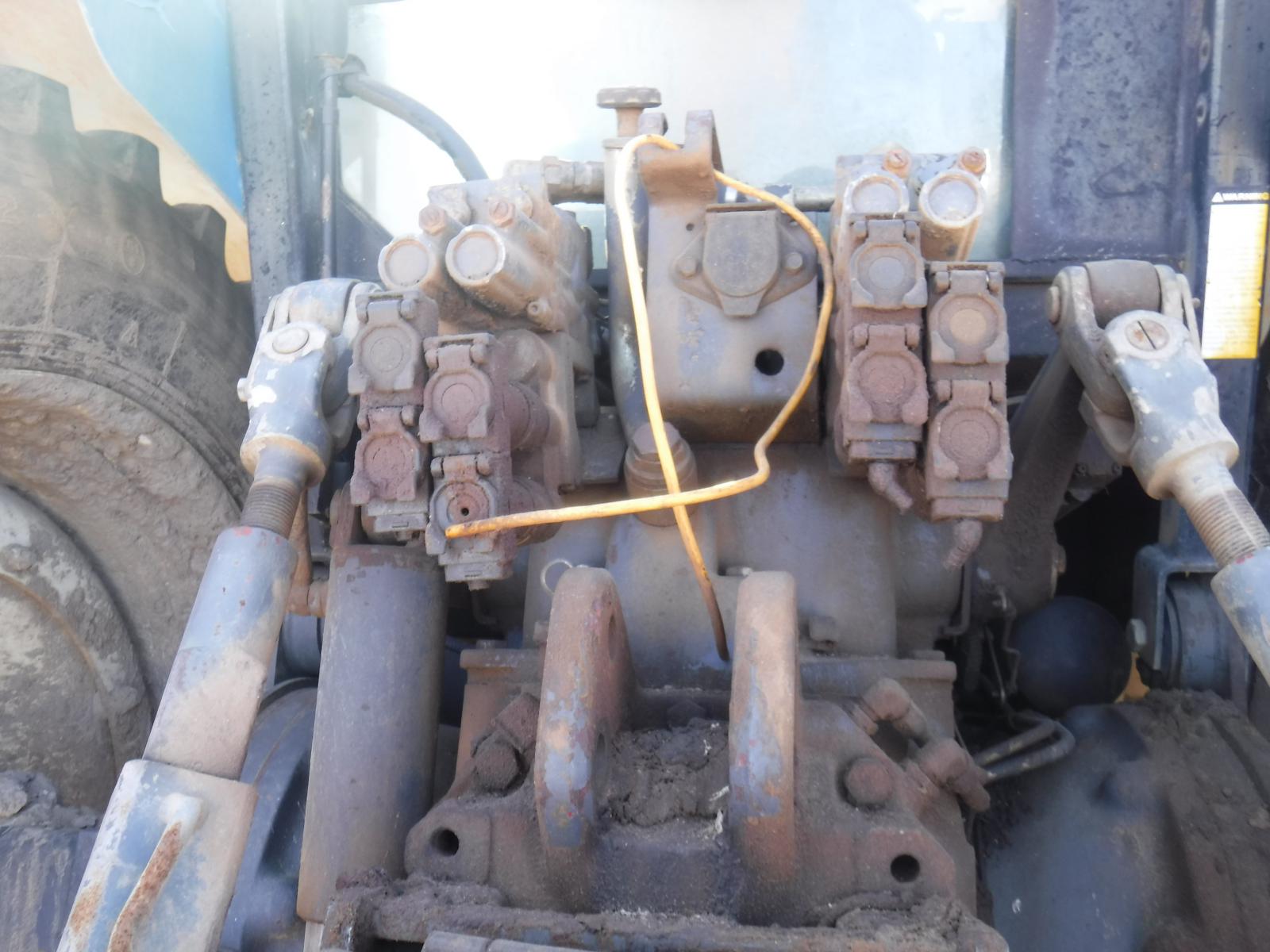 ./imagenes/INVOICE/2019/13858/TRACTOR NEW HOLLAND_8560 (15).JPG